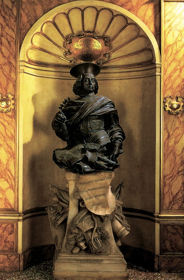 弗朗西斯科·莫多西尼的雕像