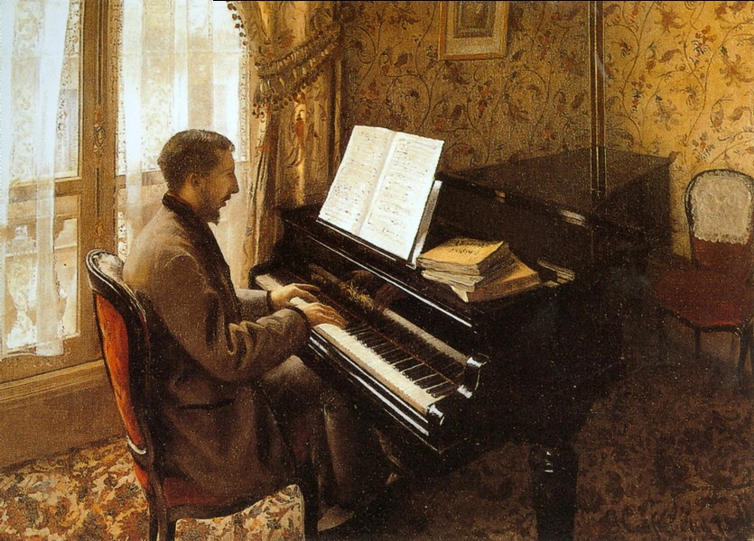 弹奏钢琴的年轻男子