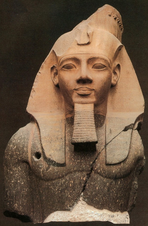 拉姆谢斯二世的巨像 (上部)